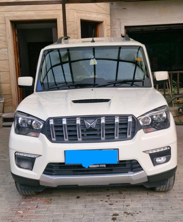 https://images10.gaadi.com/usedcar_image/4596700/original/processed_24908f9496bab882536ca0cb1961f11a.jpg?imwidth=6402