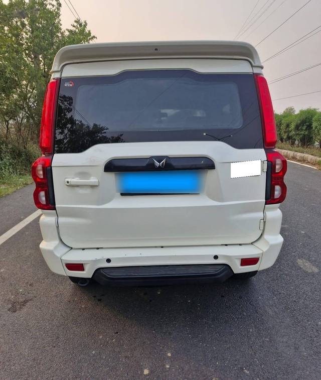 https://images10.gaadi.com/usedcar_image/4596700/original/processed_d8ef214d5c7008d2f1a4b557570937c9.jpg?imwidth=6401