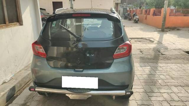 https://images10.gaadi.com/usedcar_image/4596738/original/processed_4551d457-372d-461c-9cce-caf106660f53.jpg?imwidth=6400