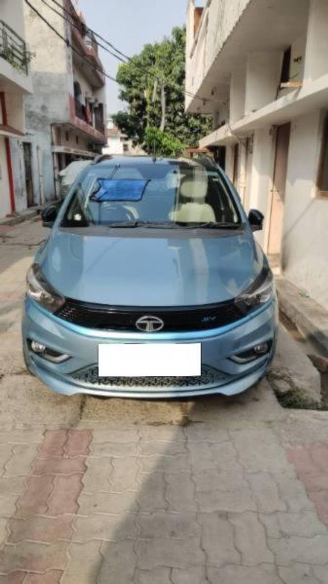 https://images10.gaadi.com/usedcar_image/4596738/original/processed_db31193d-6dea-444d-b39a-bb6ebe08c276.jpg?imwidth=6402