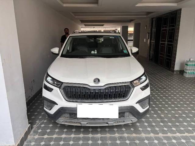 https://images10.gaadi.com/usedcar_image/4596739/original/processed_26b3efbd-c284-4c88-8966-2f66157dbf5d.jpeg?imwidth=6400