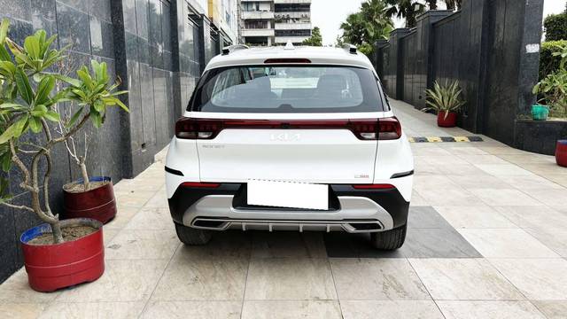 https://images10.gaadi.com/usedcar_image/4596763/original/processed_0f0952f581b6de5c1da3eec61a276841.jpg?imwidth=6402