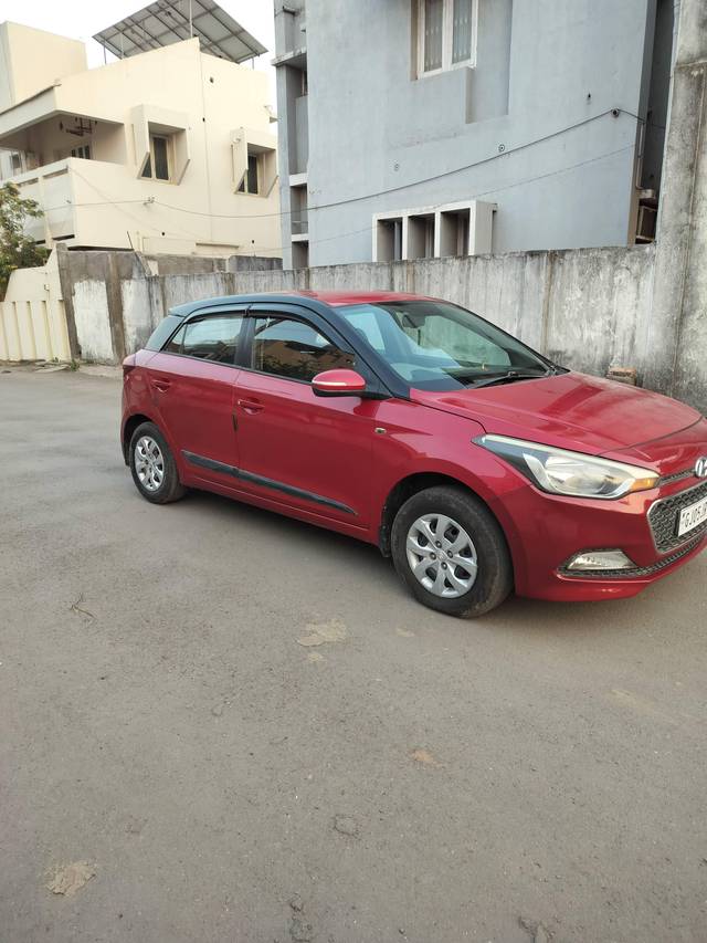 https://images10.gaadi.com/usedcar_image/4596781/original/processed_81d3094124f423fed2837372ada596f7.jpg?imwidth=6400