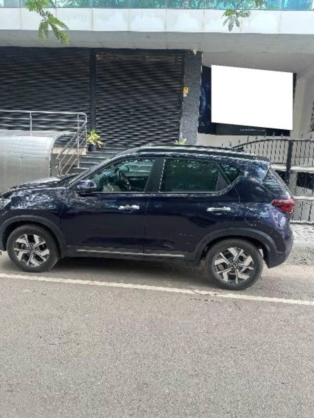 https://images10.gaadi.com/usedcar_image/4596789/original/processed_2d1ba3f2-290e-49eb-894d-118f39b42d56.jpeg?imwidth=6402