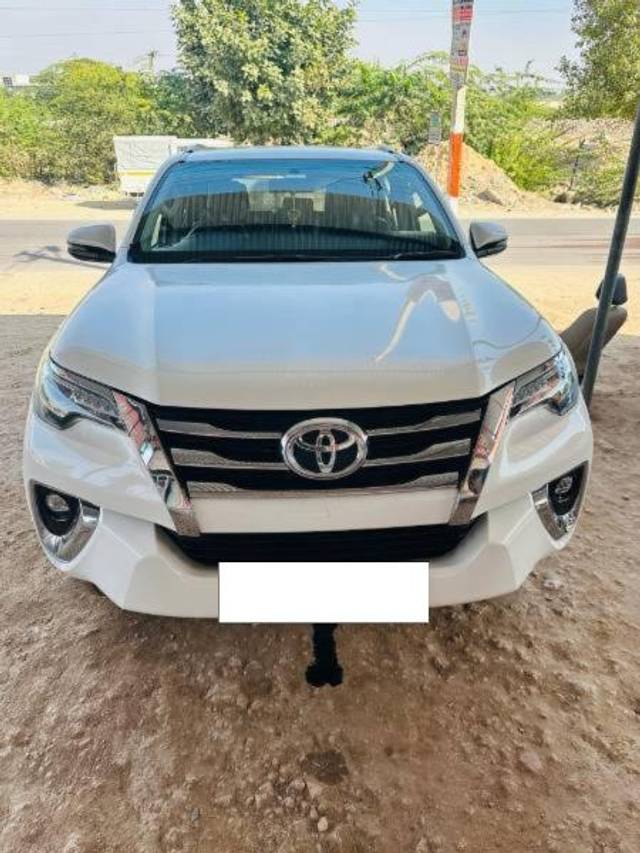 https://images10.gaadi.com/usedcar_image/4596791/original/processed_8d0b5ff7-f739-4769-91ed-8e5b1598bda4.jpeg?imwidth=6402
