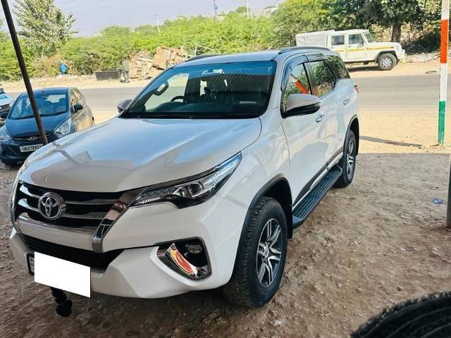 https://images10.gaadi.com/usedcar_image/4596791/original/processed_e699683b-9e21-4690-8277-6d4e6dfd877d.jpeg?imwidth=6400