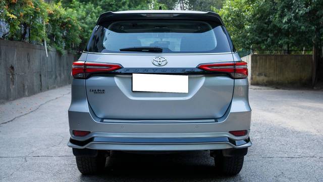 https://images10.gaadi.com/usedcar_image/4596810/original/processed_6b1d1afa87f94a4eb817e71876235467.jpg?imwidth=6401