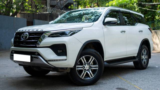 https://images10.gaadi.com/usedcar_image/4596813/original/processed_2a162a03233c0b42515f738cdd9a7fe6.jpg?imwidth=6402