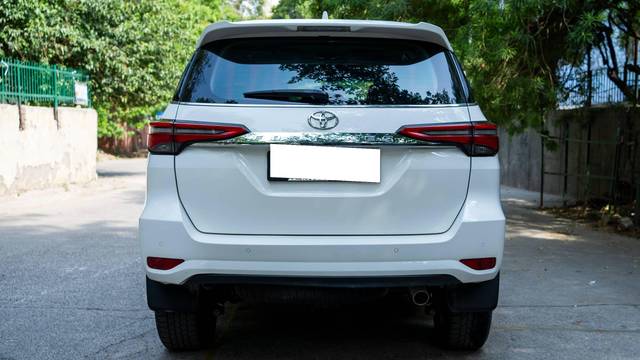 https://images10.gaadi.com/usedcar_image/4596813/original/processed_4c5dbb59b700f340d7ae514336fc00a7.jpg?imwidth=6401