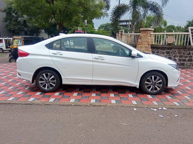 https://images10.gaadi.com/usedcar_image/4596814/original/processed_60419e5ad92b2d6372a5938ff480f019.jpg?imwidth=6401