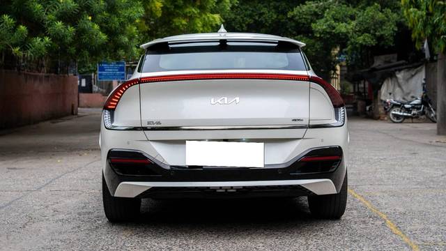 https://images10.gaadi.com/usedcar_image/4596815/original/processed_28d0f8e3fc46da6ae3621cf902e6d072.jpg?imwidth=6401