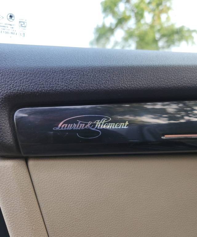 https://images10.gaadi.com/usedcar_image/4596829/original/5af6455fd4035d80ee337f46b907772b.jpg?imwidth=6402