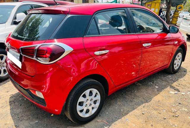 https://images10.gaadi.com/usedcar_image/4596926/original/processed_d4a38fc7-5cdd-4030-a6f8-82fb7f0ff47b.jpg?imwidth=6401