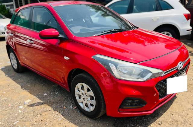 https://images10.gaadi.com/usedcar_image/4596926/original/processed_ed94f195-8876-41e9-b5ac-d77172907113.jpg?imwidth=6400