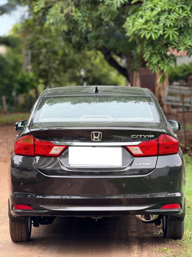 https://images10.gaadi.com/usedcar_image/4596939/original/processed_e9b5181e-c91d-40f8-9c29-9f0cbcaa5c6b.jpg?imwidth=6401
