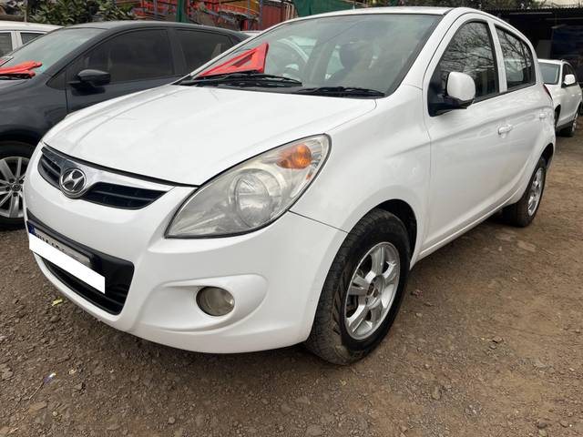 https://images10.gaadi.com/usedcar_image/4596947/original/processed_8429ec50-c827-4643-9a03-e1c5e138618d.jpg?imwidth=6402