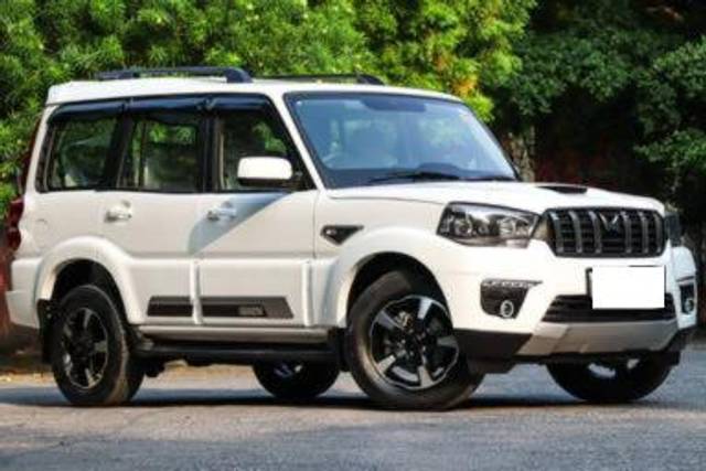 https://images10.gaadi.com/usedcar_image/4596961/original/processed_48f2a688e6f6310bffdffaf788f2740b.jpg?imwidth=6400