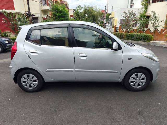 https://images10.gaadi.com/usedcar_image/4596969/original/processed_2bd92e4f3141cac3adf49af5d04b833c.jpg?imwidth=6401