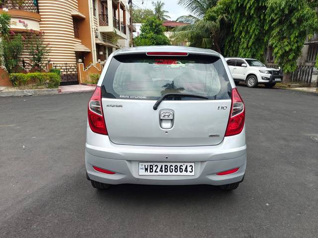 https://images10.gaadi.com/usedcar_image/4596969/original/processed_ce52195d89282797093105d1f82bed01.jpg?imwidth=6402