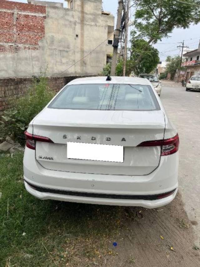 https://images10.gaadi.com/usedcar_image/4596976/original/processed_e173488e-019a-4d5a-8d66-79f4c40e2a91.jpg?imwidth=6402