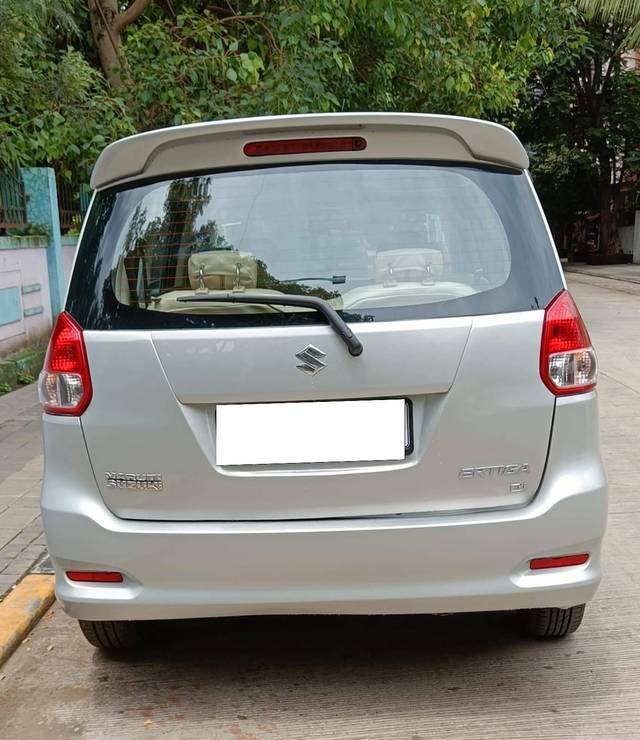 https://images10.gaadi.com/usedcar_image/4596981/original/processed_499cfe85-eff9-4ed5-ae17-399b195e4fe8.jpg?imwidth=6402