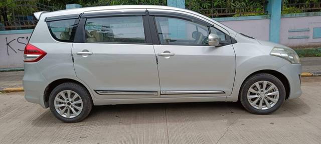 https://images10.gaadi.com/usedcar_image/4596981/original/processed_ad1eb7b4-3e73-4289-80cf-21989469ff21.jpg?imwidth=6401