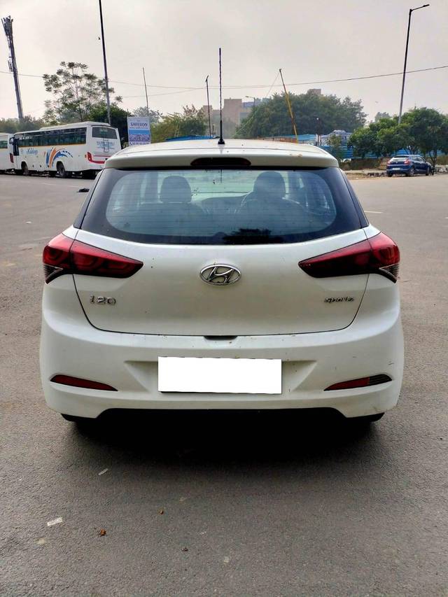 https://images10.gaadi.com/usedcar_image/4596988/original/processed_6157c882e81ec974d959506109c69b0d.jpg?imwidth=6401