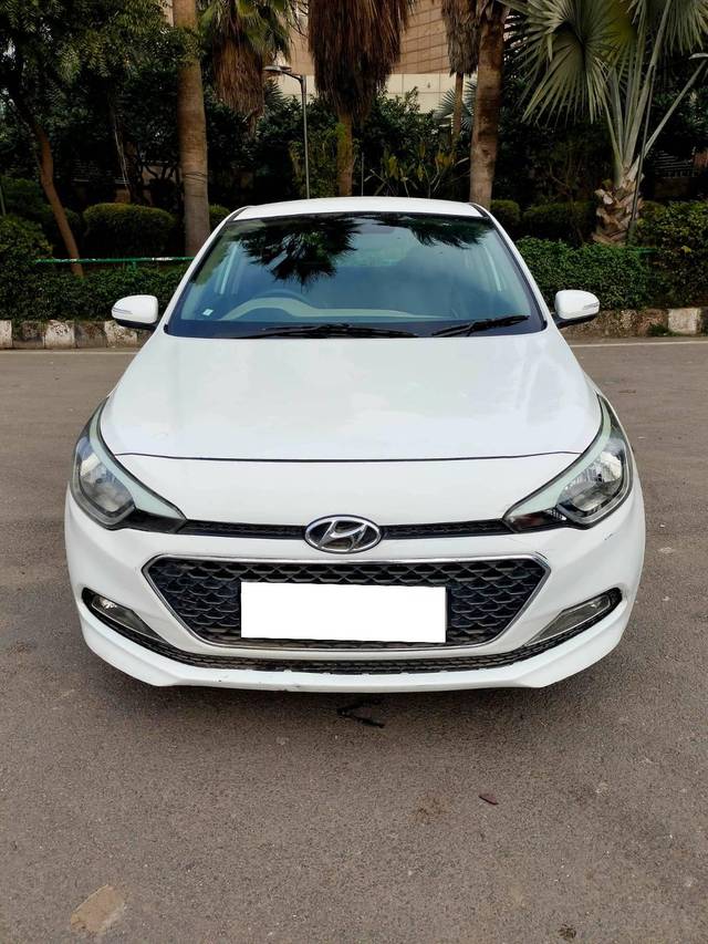 https://images10.gaadi.com/usedcar_image/4596988/original/processed_848265af913853fd67a8f944b86b9a9d.jpg?imwidth=6402