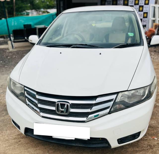 https://images10.gaadi.com/usedcar_image/4596999/original/processed_189df2ca-65ab-4b4a-ae8f-da04d7bec540.jpg?imwidth=6402