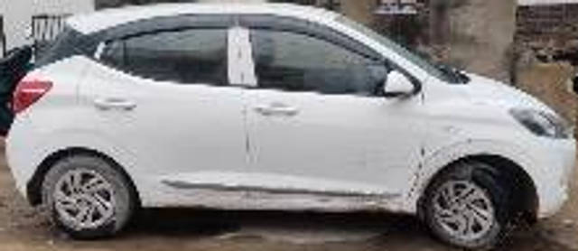 https://images10.gaadi.com/usedcar_image/4597012/original/processed_5bab6871-cac1-4c2b-8aae-f013984f969a.png?imwidth=6402