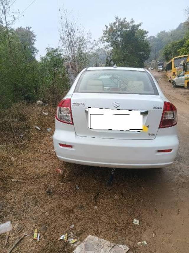 https://images10.gaadi.com/usedcar_image/4597036/original/processed_1bc5efb0-edda-4906-b1bf-13eddeac1ddc.jpg?imwidth=6401