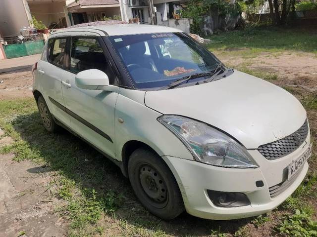 https://images10.gaadi.com/usedcar_image/4597083/original/processed_e30e96fd-c18b-4e25-9c04-55a014531662.jpg?imwidth=6400