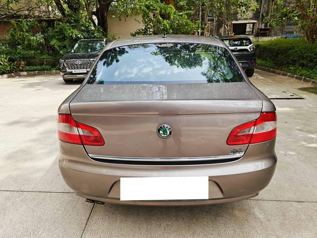 https://images10.gaadi.com/usedcar_image/4597086/original/processed_fd344ba2-1e64-459c-935c-8e7a1e5e6187.jpg?imwidth=6402