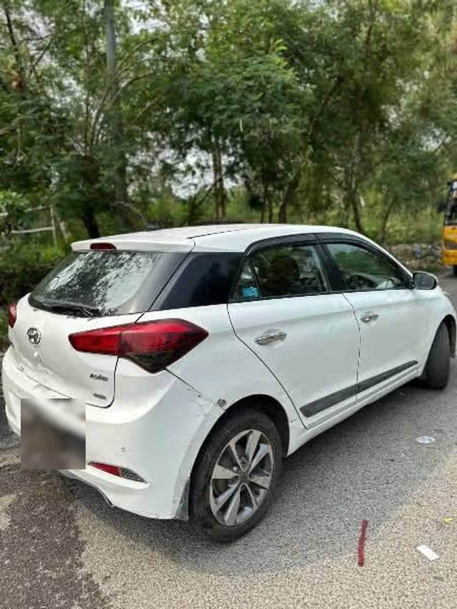 https://images10.gaadi.com/usedcar_image/4597100/original/3ae0990f-a584-4f92-8464-62db06403fc7.png?imwidth=6401