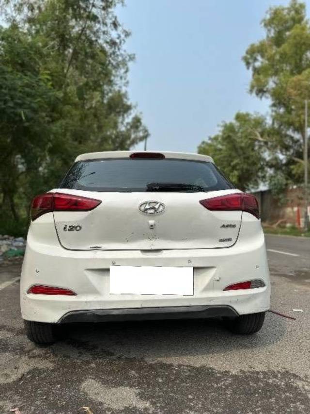 https://images10.gaadi.com/usedcar_image/4597100/original/processed_50679dfb-1f1a-4475-a74f-374775ef2651.jpeg?imwidth=6402