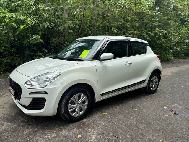 https://images10.gaadi.com/usedcar_image/4597104/original/ca133de16417027b629fb0da7f06aca3.jpg?imwidth=6400