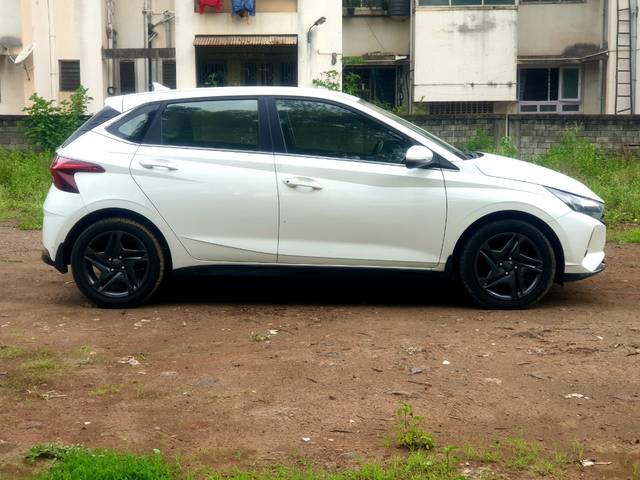 https://images10.gaadi.com/usedcar_image/4597108/original/3c1f2e4495ea12170064dee5bcd02588.jpg?imwidth=6401