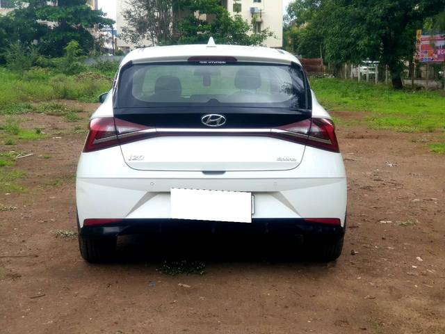 https://images10.gaadi.com/usedcar_image/4597108/original/processed_e7b6a04819b1fca6198d1bf67865ee36.jpg?imwidth=6402