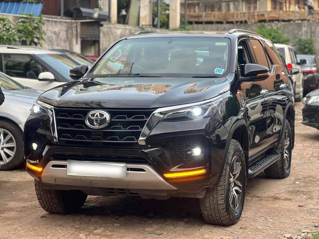 https://images10.gaadi.com/usedcar_image/4597117/original/processed_608b6a04de88bb218f3e26a8f10f30bb.jpg?imwidth=6402