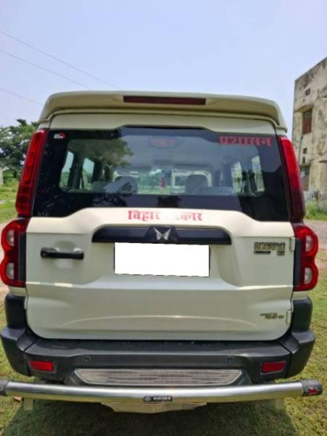 https://images10.gaadi.com/usedcar_image/4597127/original/processed_3b7dbe32-3aa1-413b-82ee-4ec19acc75e6.jpg?imwidth=6401