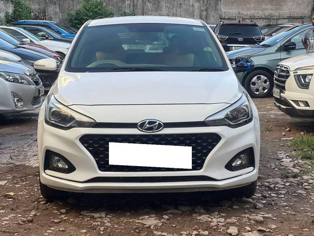 https://images10.gaadi.com/usedcar_image/4597159/original/processed_114a2e4c5cf99e5f865cb33081078647.jpg?imwidth=6401