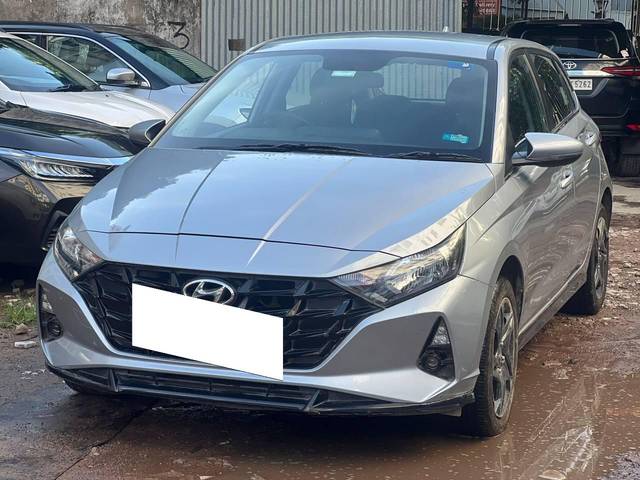https://images10.gaadi.com/usedcar_image/4597176/original/processed_9b3b8660a05b21b7345bd05eef435827.jpg?imwidth=6402