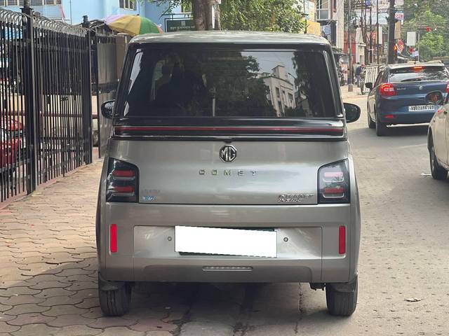 https://images10.gaadi.com/usedcar_image/4597186/original/processed_8da30bb6f7e359ca8e797d73a366071e.jpg?imwidth=6401