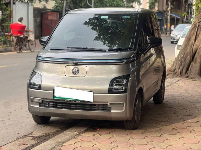 https://images10.gaadi.com/usedcar_image/4597186/original/processed_f4bfa51098bd25c118861bfb3902581f.jpg?imwidth=6402