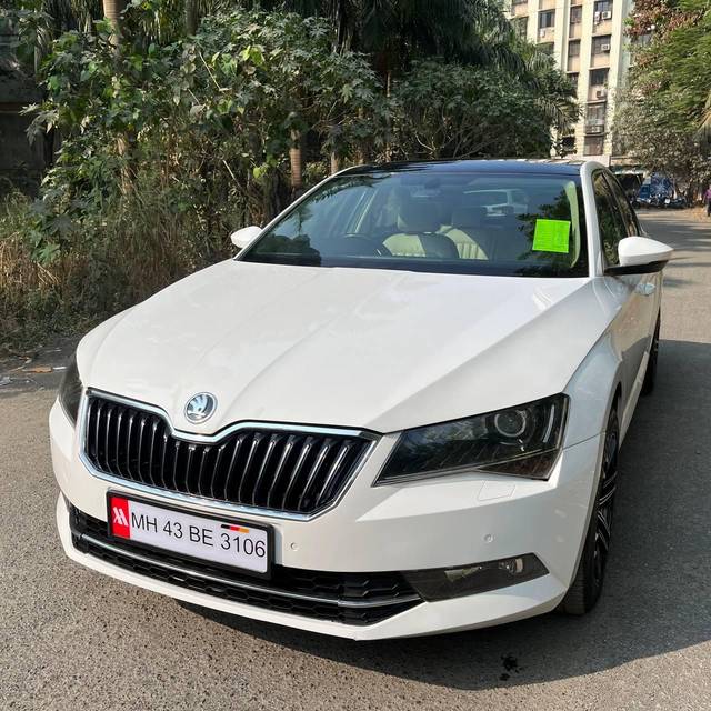 https://images10.gaadi.com/usedcar_image/4597187/original/processed_33dc26546e785a9ae3ba9246ff9047dd.jpg?imwidth=6400