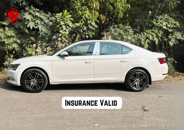 https://images10.gaadi.com/usedcar_image/4597187/original/processed_9eaa70d00643a1f941eb03c07d0896d6.png?imwidth=6402