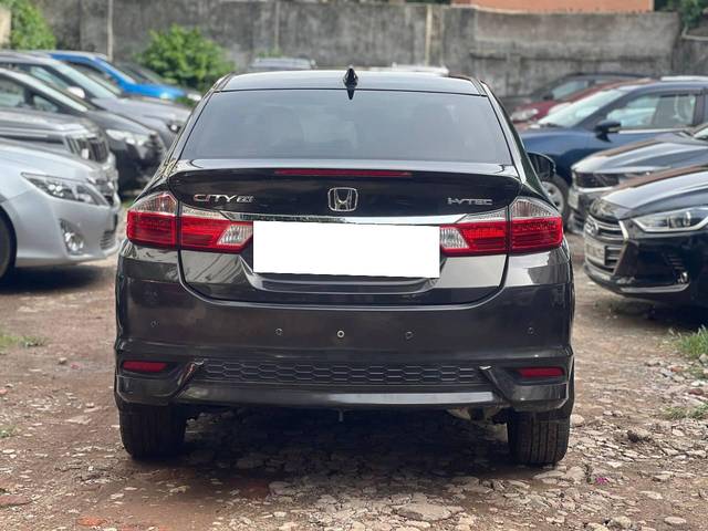 https://images10.gaadi.com/usedcar_image/4597232/original/processed_7c1f72dbe811cbefc472566748813288.jpg?imwidth=6401
