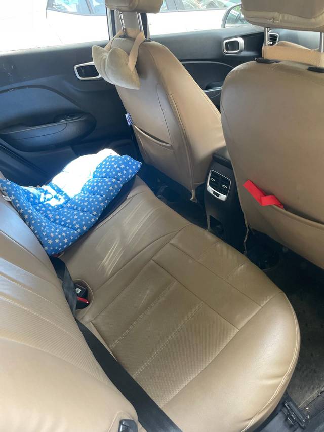 https://images10.gaadi.com/usedcar_image/4597245/original/c3680234a2f4ea98af3fb527f79dcbc8.jpg?imwidth=6402
