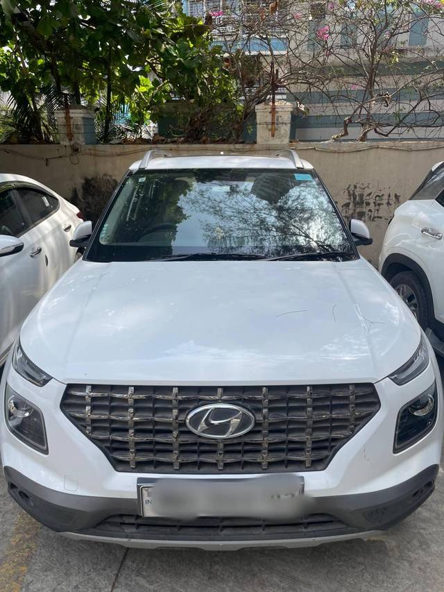 https://images10.gaadi.com/usedcar_image/4597245/original/processed_47fcc20fe51a7e06f840003c546f7a91.jpg?imwidth=6400