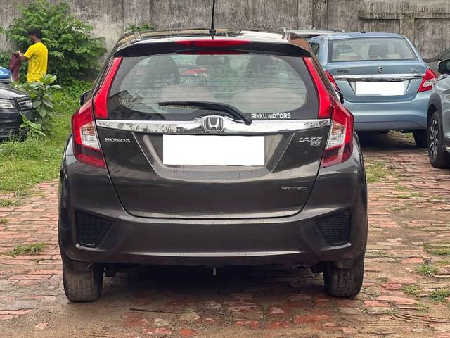 https://images10.gaadi.com/usedcar_image/4597250/original/processed_015f1048d4ec135838c8f69eb16a25e9.jpg?imwidth=6401